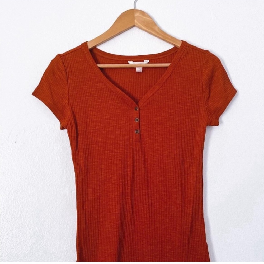 Basic v neck tee